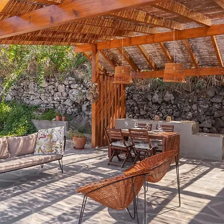 Дом отдыха Casa Da Rocha De Baixo By An Island