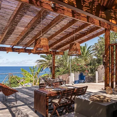 Nyaraló Casa Da Rocha De Baixo By An Island *