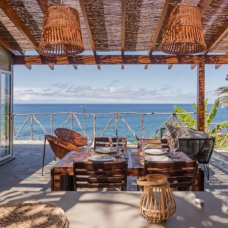 Casa Da Rocha De Baixo By An Island