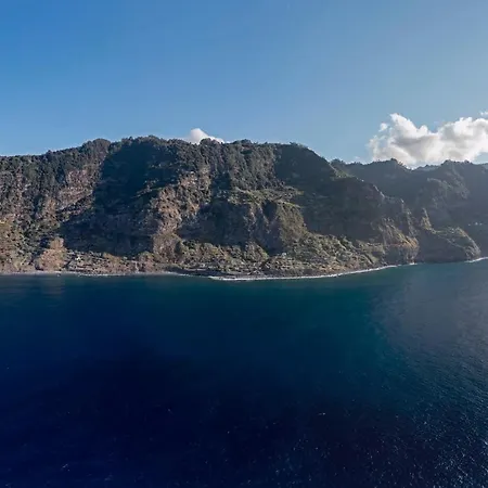 Casa Da Rocha De Baixo By An Island Holiday home