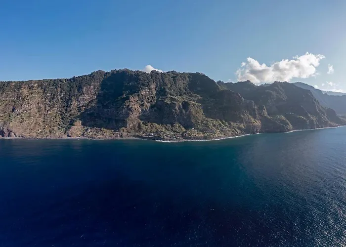 Casa Da Rocha De Baixo By An Island Holiday home