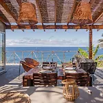 Casa Da Rocha De Baixo By An Island