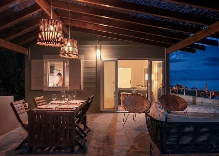 Casa Da Rocha De Baixo By An Island