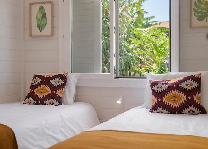 Casa Da Rocha De Baixo By An Island Holiday home *